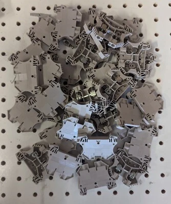 36 PIECES  Weidmuller  TERMINALS Typ WDU 6 (102020)  (563) - Image 1 of 4