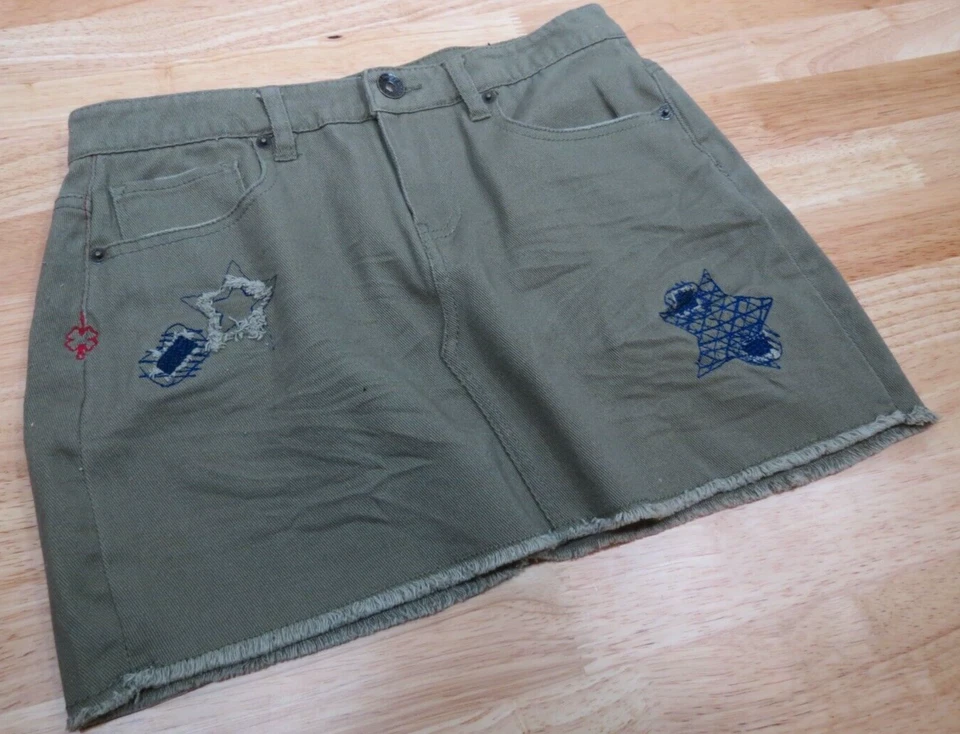 Girls Lucky Brand Sofia Mini Skirt Olive Green Embroidered Stars Size 16 - Image 1 of 4