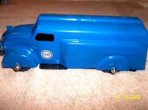 WYANDOTTE PURE OIL DELIVERY TRUCK - Picture 1 of 6