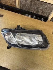 Dacia Sandero Headlight Front Right Driver O/S 2015 MK2 Pre-Facelift DAMAGE - Picture 1 of 3