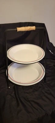 Bandeja metálica Red Shed de 2 niveles 15,5" de alto, inferior 12" de ancho, superior 10" de ancho Foto 1 de 3