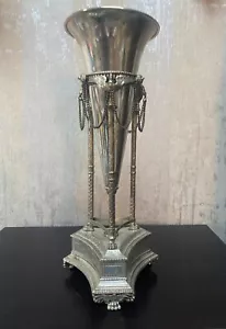 Jarrón trompeta sobre soporte neoclásico plateado cisnes cadenas ornamentado - Imagen 1 de 8