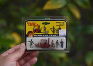 Scenic Accents  Woodland Scenics  Workers with Forklift HO Scale A1911 - Picture 1 of 4