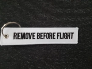 Remove Before Flight - Weiss/Schwarz Schlüsselanhänger - Schrift gestickt - Neu - Bild 1 von 1