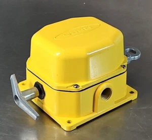 Rees 04944-040 EN 60947-5-1 Cable Operated Switch (BIN434) - Picture 1 of 4