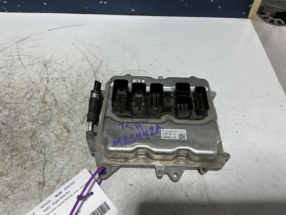 Módulo de control electrónico ECM del motor del lado del pasajero para BMW 650i 846150 13-14 Foto 1 de 4