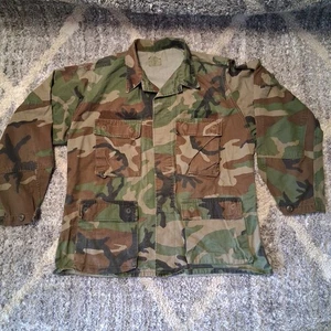 Giacca BDU cappotto da combattimento mimetico US Army Woodland taglia media: corta - Foto 1 di 10