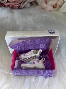 Moose Toys Real Littles Schuhe Sneaker Hint of Holo Puppenschuhe - Bild 1 von 5