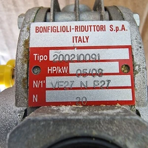 RIDUTTORE BONFIGLIOLI TIPO 200210091 HP/kW 05/08 N/1 VF27NP27 N 20 - Foto 1 di 6