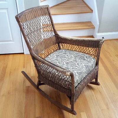 古董卡彭柳条摇椅原装黑色/白色佩斯利面料可爱! — 第 1/4 张图片