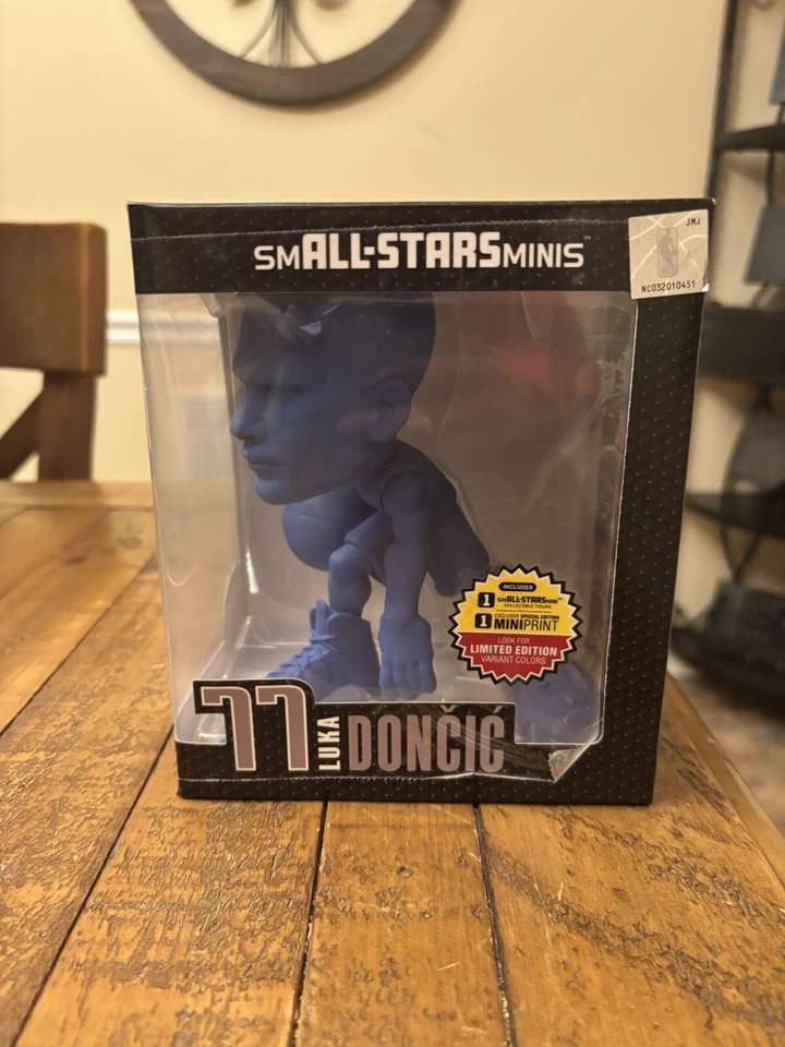 Luka Doncic NBA smALL-STARS MINIS Azul Oscuro Variante RARA Edición Limitada Nuevo Foto 1 de 4