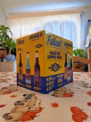 Jones Soda Co. Paquete de suministros Fallout Vault-Tec, 12 fl oz, 12 unidades, vendido @ Costco Foto 1 de 4
