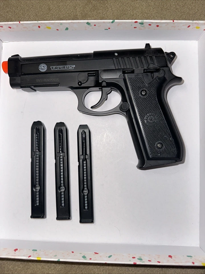 Pistola de Airsoft Taurus P92 Foto 1 de 1