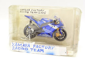 Altaya 1/18 - Moto Yamaha Factory Racing Team 2005
