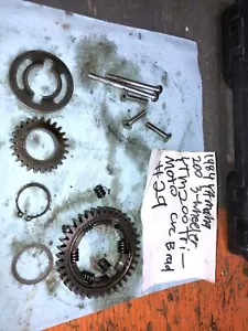 1984 Yamaha YTM 200 Crank Crankshaftgears and miscellaneous bolts - Picture 1 of 5