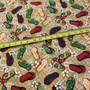 Robert Kaufman SEASHORE TREASURES FLIP FLOPS brauner Hintergrund LORILYNN SIMMS BTHY - Bild 1 von 7