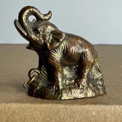 Figura de elefante vintage MINIATURA amuleto de la suerte latón o bronce Foto 1 de 4