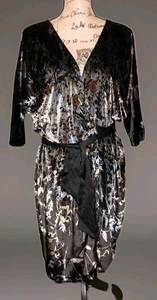 Diane Von Furstenberg - Impresionante bata envolvente de terciopelo floral negro mezcla de seda talla 6 - Imagen 1 de 5