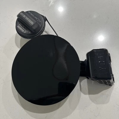 KIA FORTE 2017-2018 tanque de combustible de gasolina puerta de llenado OEM 69510-B0000 NEGRO Foto 1 de 4