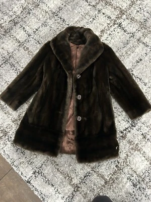 Abrigo de piel sintética glamoroso vintage Tissavel Francia lazo cintura talla mediana Foto 1 de 3