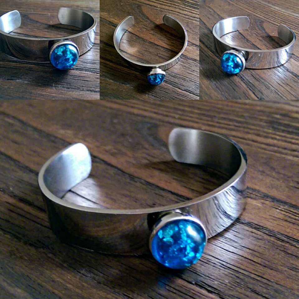 Elegante brazalete de resina de acero inoxidable con mezcla de láminas azules y plateadas Foto 1 de 4