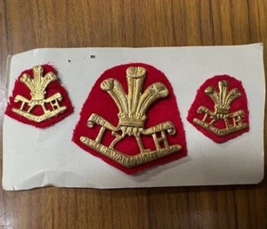 PRINCE OF WALES LIGHT HORSE GILT HAT AND COLLAR BADGE SETS (Replicas) - Picture 1 of 2