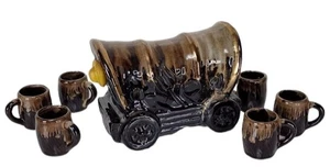 Decanter carro mandrino rivestito western in gres vintage anni 50 6 barili da tiro bicchieri - Foto 1 di 12