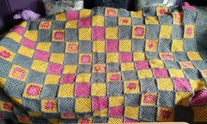 Granny Squaresdecke, Kuscheldecke, Tagesdecke, Decke 2,09x1,53(5) - Bild 1 von 1