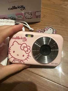 YASHICA DZ-100 Hello Kitty Compact Digital Camera With Charger Cable - Pink - Picture 1 of 8