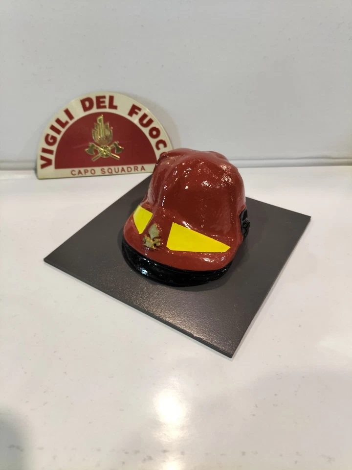 Casco vigili del fuoco artigianale  - Immagine 1 di 1