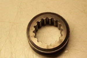 GM 26033974 NOS 1988-2004 GMC Chevrolet 4X4 Truck Front Axle Sleeve - Foto 1 di 4