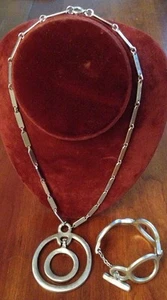 Juego de collar y pulsera colgante de peltre de plata geométrica modernista de mediados de siglo - Imagen 1 de 12