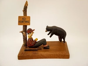 Vintage 1964 Volkskunst Holzschnitzerei Schwarzbär Jäger Flinte No Hunting Schild - Bild 1 von 15