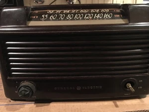 Radio G.E. Mesa baquelita modelo 356 8 tubos marrón oscuro usada - Imagen 1 de 11