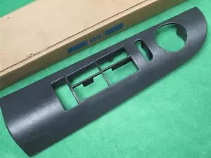 15992035 GM LH POWER WINDOW MIRROR SWITCH BEZEL COVER 95-97 BLAZER JIMMY BRAVADA - Foto 1 di 1