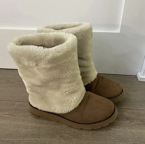 Cozy Tan And Cream Shearling Booties , Size 8 Or 39 - Picture 1 of 7