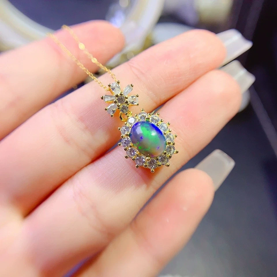 Collar de piedras preciosas brillantes de plata de ley 925 con colgante de ópalo negro natural de lujo Foto 1 de 4