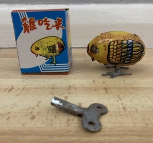 Vintage chinesische Dose zum Aufziehen Hicken Huhn in Schachtel mit Schlüssel Retro Küken MS006 - Bild 1 von 5