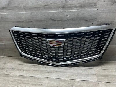 GM Cadillac XT5 2020 2021 2022 parrilla con orificio para cámara OEM 84724564 Foto 1 de 4