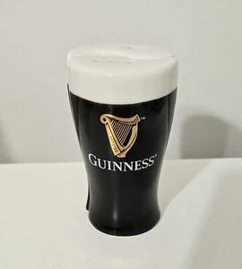 Vintage Guinness Salz und Pfefferstreuer Schwarz/Weiß Bier Glas Form Porzellan - Bild 1 von 4