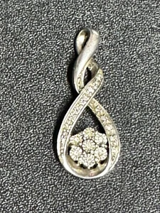 925 Sterling Silver Infinite Twist Loop Pendant w/Clear Stones in Flower Shape - Picture 1 of 11