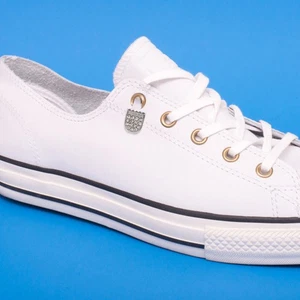 32 Pcs Sneaker Shoe Lace Ends Clips Locks Decorations Men and Women - Picture 1 of 12