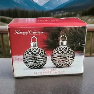 VTG Godinger SP Filigree Salt and Pepper Shaker table set Christmas ornament - Picture 1 of 3