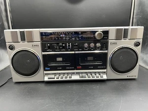 Sanyo M-W3K Doble Cassette Boombox Ghetto Blaster (Funciona/LEER DESCRIPCIÓN) - Imagen 1 de 10