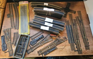 Atlas HO Scale Brass Track Lot of 70 plus pieces mostly Snap Track Train Layout - Bild 1 von 17
