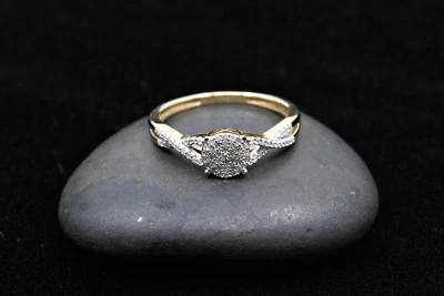 Diamond Twisted Shank Cluster Ring - 0.2 Ctw in 10K Yellow Gold - Image 1 of 4