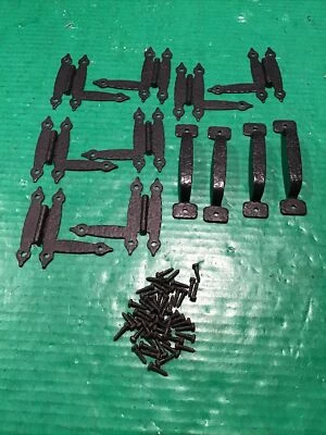 4 conjuntos de puxadores e (8) dobradiças de armário vintage de ferro forjado preto recuperado (4) - Imagem 1 de 4