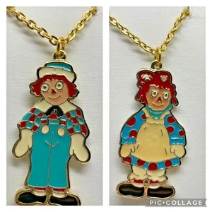 Raggedy Ann Raggedy Andy 1978 Bobbs Merrill Enameled Necklace New Old Stock Gold - Picture 1 of 11