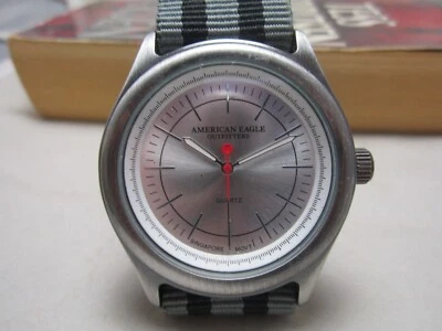 Relógio de quartzo masculino American Eagle Outfitters funciona muito bem. - Imagem 1 de 2