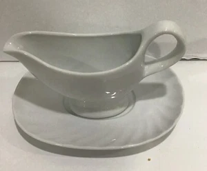Corning White Gravy Boat & Ripple Saucer CORNING NY Made in USA - Picture 1 of 7